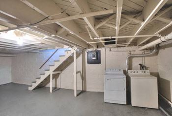 Full basement with washer/dryer hookups